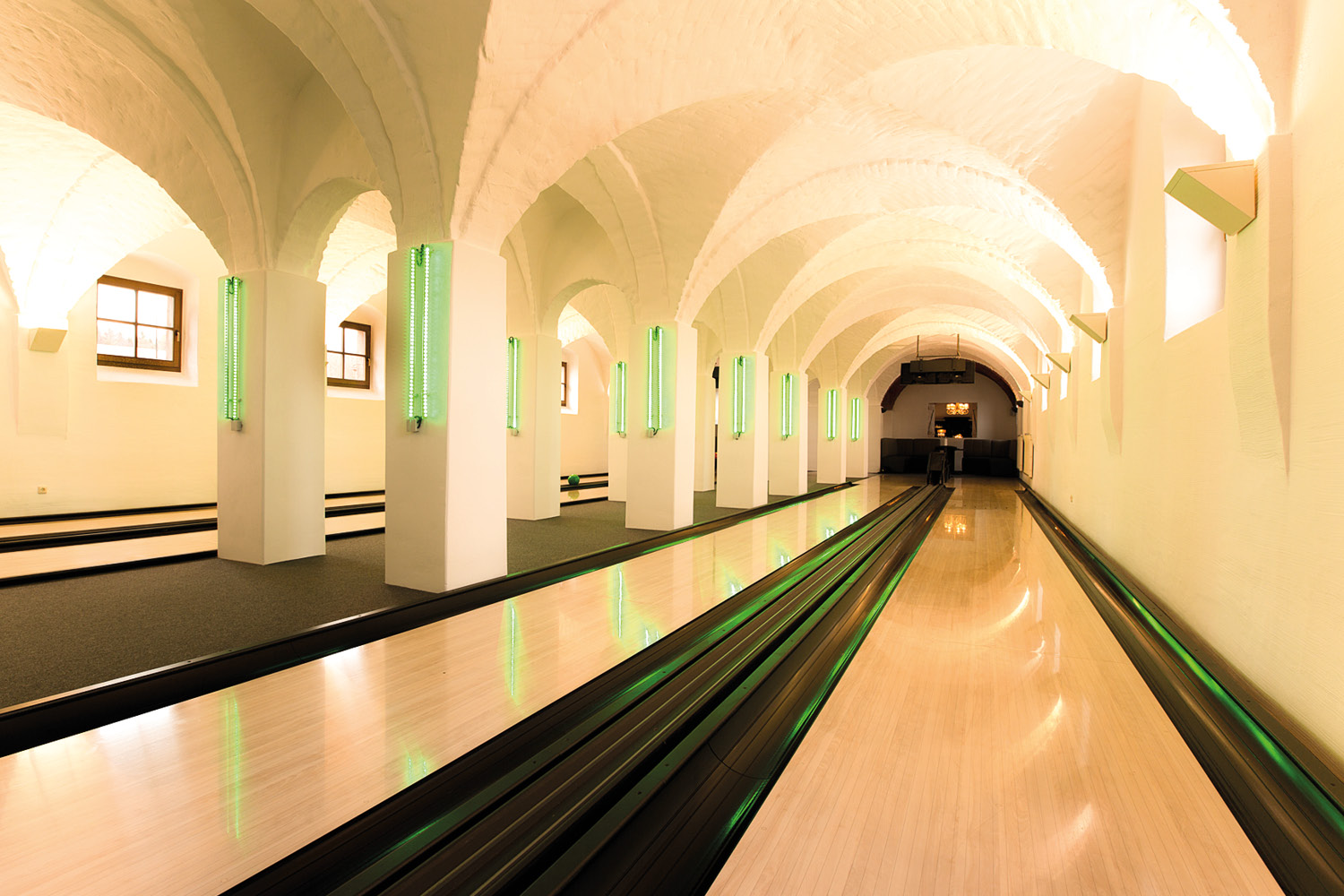 Bowlinggewölbe, Rahmenprogramme, Bowlingbahnen